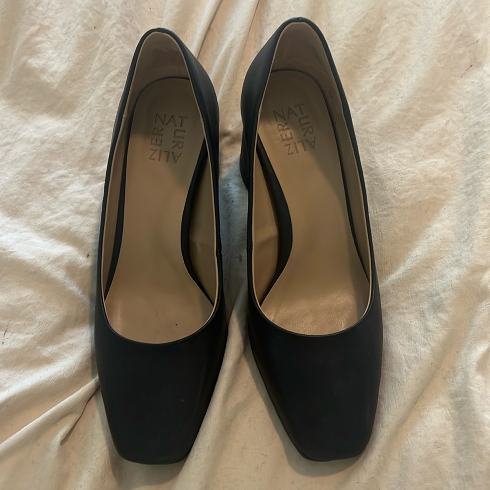 Naturalizer black pumps